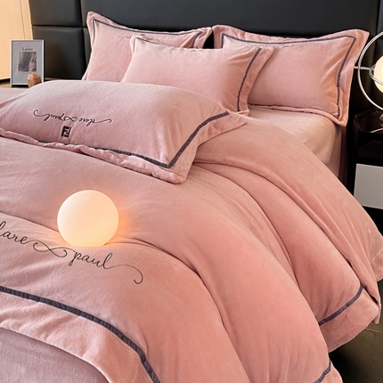 万盛家纺 2025新款牛奶绒织带宽边绣花四件套 肉粉