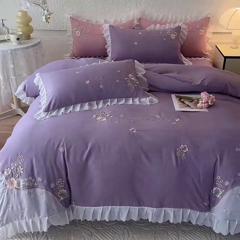 91家纺网 家纺一手货源 找家纺 艾米家居 2025新款秋冬加厚铂金磨毛刺绣花边四件套-花涧 花涧-香芋紫