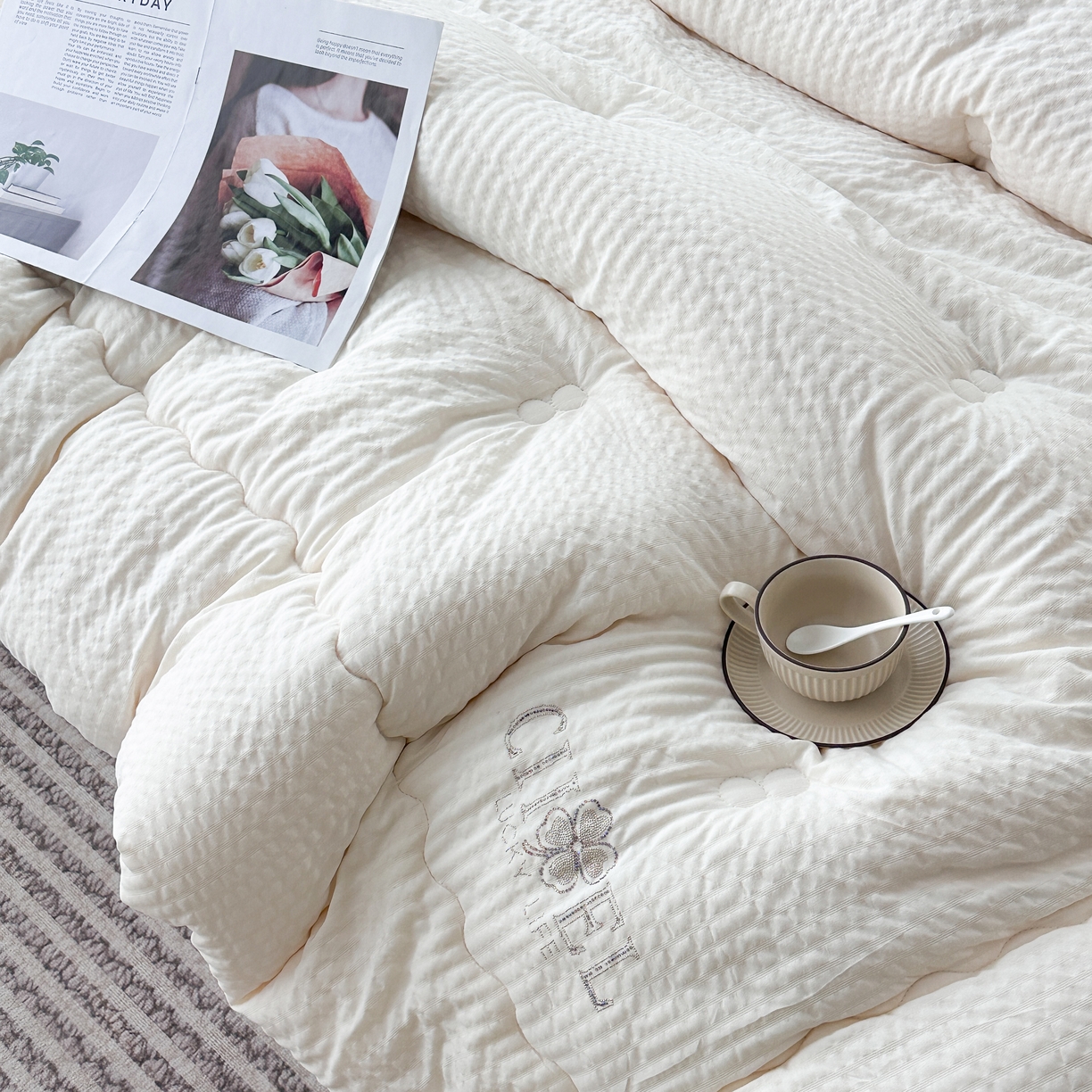 91家纺网 家纺一手货源 找家纺 81号家纺 2024新款轻奢纯色云织纱被子被芯冬被春秋被大豆被 轻奢-白