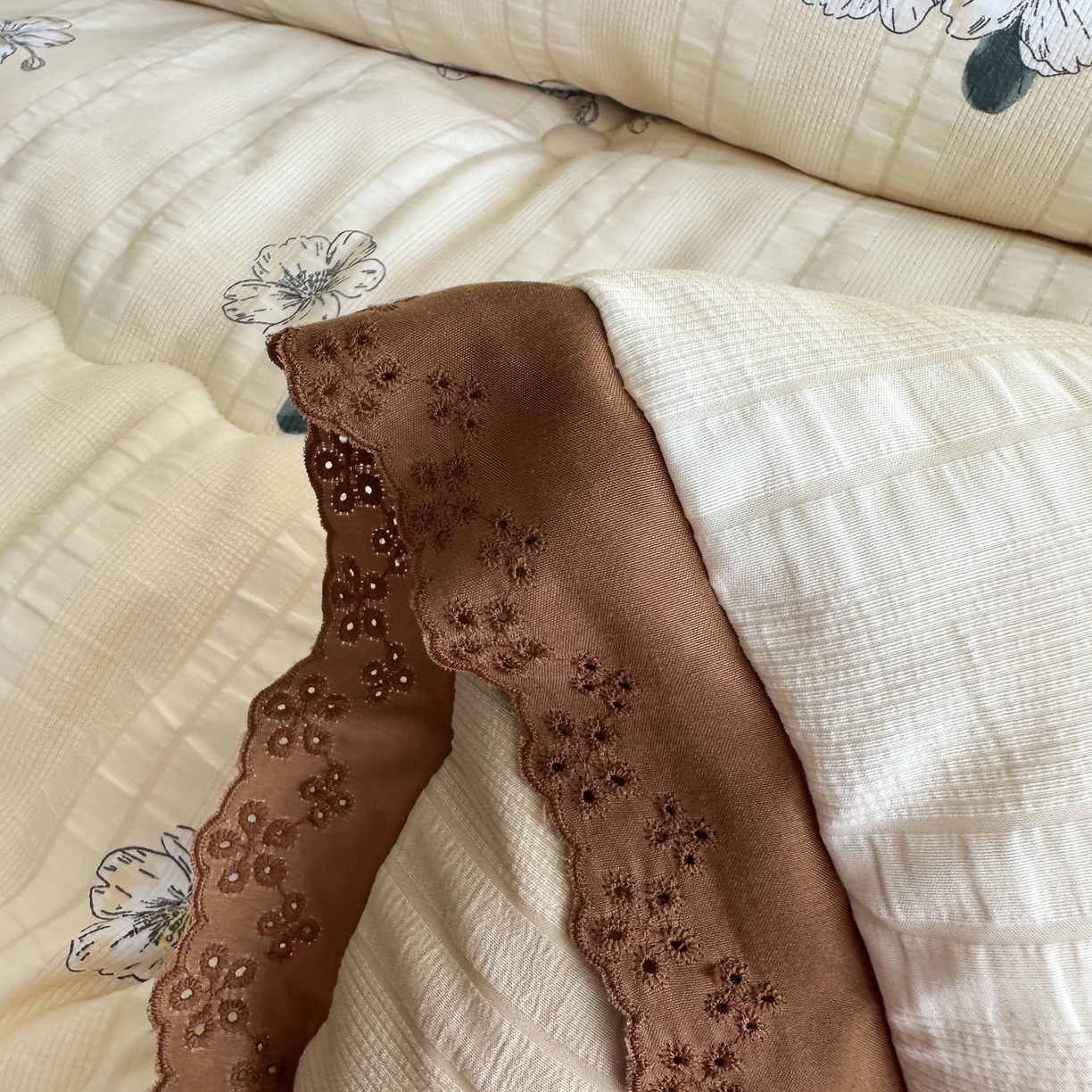 91家纺网 家纺一手货源 找家纺 81号家纺 2024新款云织纱被子被芯冬被春秋被大豆被 秋日私语