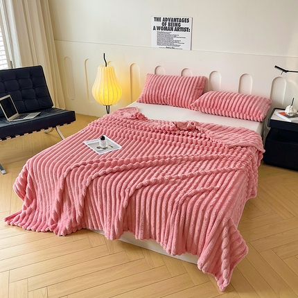 91家纺网 家纺一手货源 找家纺 航途席业 2025新款仿兔毛抽条毛毯牛奶绒毛毯午睡毯（可供跨境电商） 西瓜红