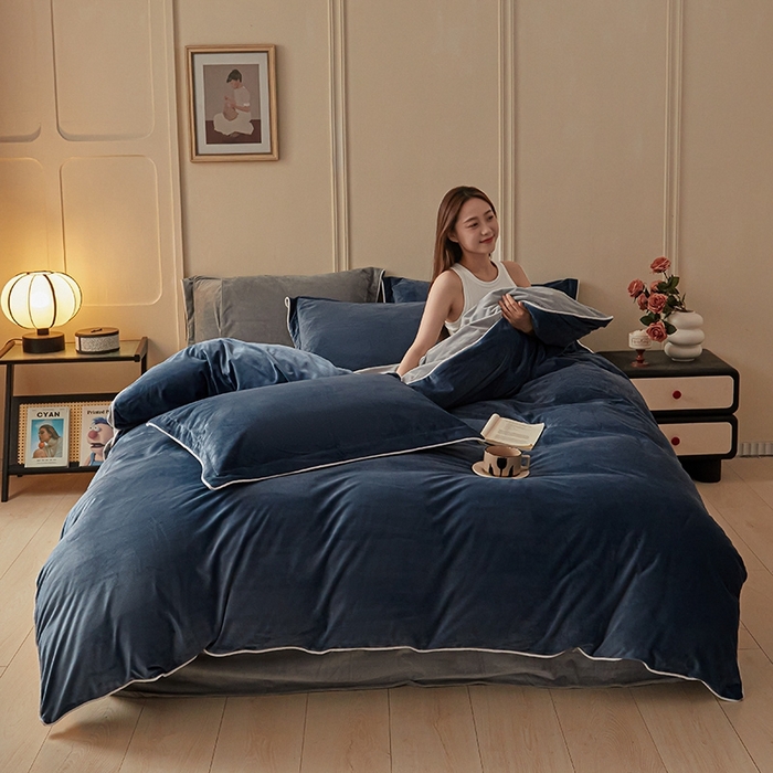 91家纺网 家纺一手货源 找家纺 澳梵家居 澳梵家居 2024新款A类宝宝绒嵌绳款四件套--【雅致系列】 深蓝+灰