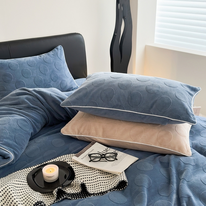 91家纺网 家纺一手货源 找家纺 （总）潘朵拉家纺 2024新款雕花波点系列牛奶绒四件套