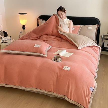 91家纺网 家纺一手货源 找家纺 澳梵家居 2024新款牛奶绒包边嵌绳款双拼四件套 橙色拼米咖