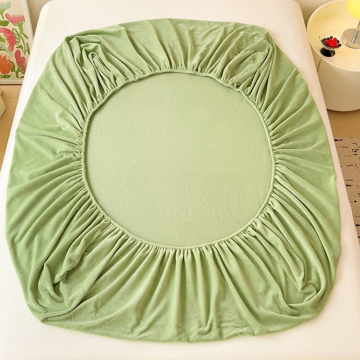 91家纺网 家纺一手货源 找家纺 言熙居 2024新款牛奶绒刺绣纯色360度全包床笠三件套 喵喵-绿