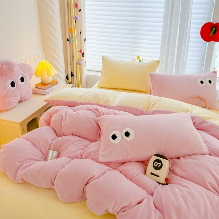 91家纺网 家纺一手货源 找家纺 2024新款牛奶绒毛巾绣四件套-超大大眼睛系列 大眼睛玉黄