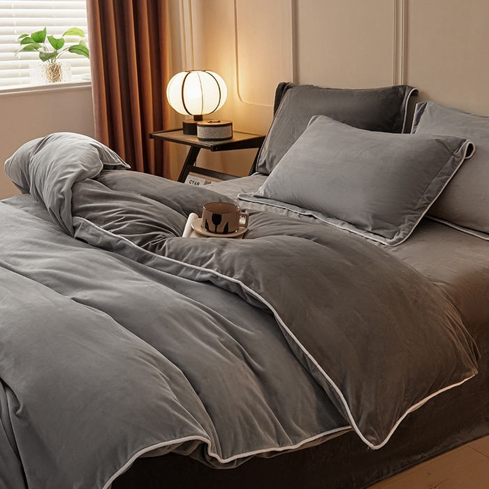 91家纺网 家纺一手货源 找家纺 澳梵家居 澳梵家居 2024新款A类宝宝绒嵌绳款四件套--【雅致系列】 浅灰+深灰