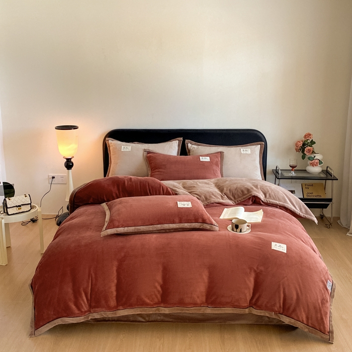 91家纺网 家纺一手货源 找家纺 （总）澳梵家居 2024新款牛奶绒包边嵌绳款双拼四件套