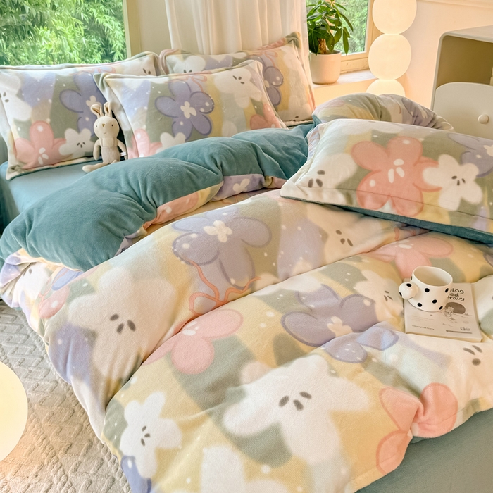 91家纺网 家纺一手货源 找家纺 富之航家纺 2024新款高克重小清新牛奶绒四件套 春日妮彩