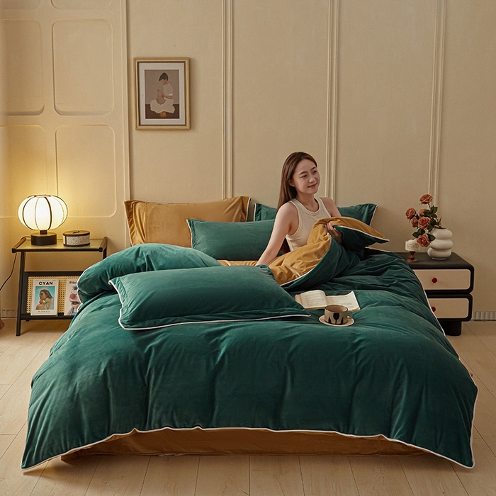 91家纺网 家纺一手货源 找家纺 澳梵家居 澳梵家居 2024新款A类宝宝绒嵌绳款四件套--【雅致系列】 祖母绿+卡其