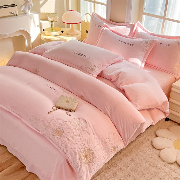 91家纺网 家纺一手货源 找家纺 绒棉世家 2025新款高端牛奶绒刺绣四件套-莫奈花园系列 莫奈花园-粉色