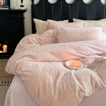 91家纺网 家纺一手货源 找家纺 （总）六巷胡同 2024新款冬季加厚保暖兔兔绒极简诧寂风高级感兔毛着色提花四件套