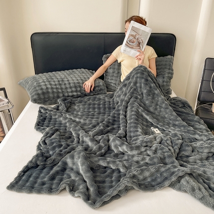 91家纺网 家纺一手货源 找家纺 （总）航途席业 2025新款牛奶绒泡泡兔毛绒毛毯午睡毯（可供跨境电商）