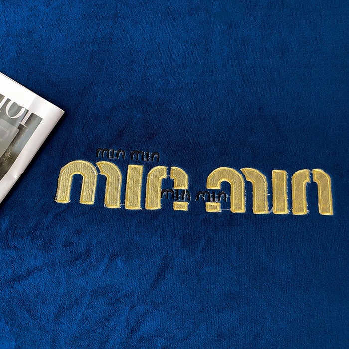 91家纺网 家纺一手货源 找家纺 言熙居 2024新款牛奶绒刺绣纯色360度全包床笠三件套 喵喵-深蓝