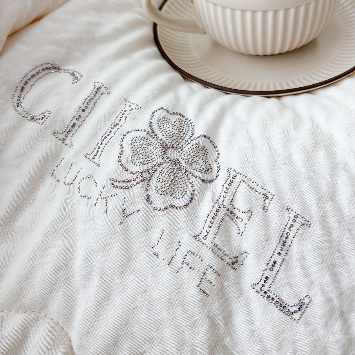 91家纺网 家纺一手货源 找家纺 81号家纺 2024新款轻奢纯色云织纱被子被芯冬被春秋被大豆被 轻奢-白