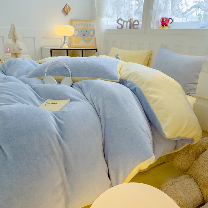 91家纺网 家纺一手货源 找家纺 2024新款高克重亲肤牛奶绒四件套-场景一 蓝奶盖黄