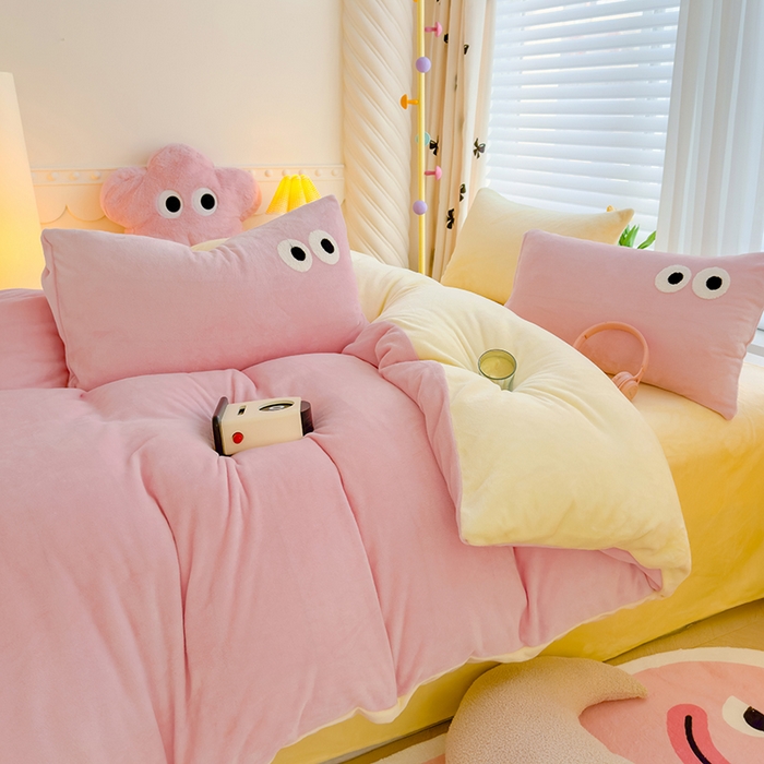 91家纺网 家纺一手货源 找家纺 2024新款牛奶绒毛巾绣四件套-超大大眼睛系列 大眼睛玉黄