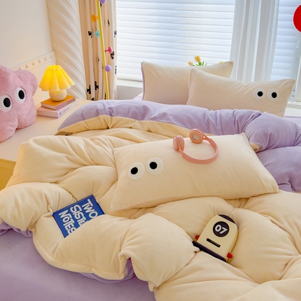 91家纺网 家纺一手货源 找家纺 2024新款牛奶绒毛巾绣四件套-超大大眼睛系列 大眼睛奶黄紫