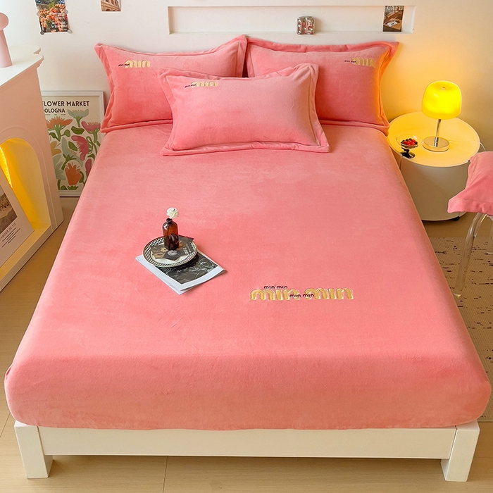 91家纺网 家纺一手货源 找家纺 言熙居 2024新款牛奶绒刺绣纯色360度全包床笠三件套 喵喵-玉