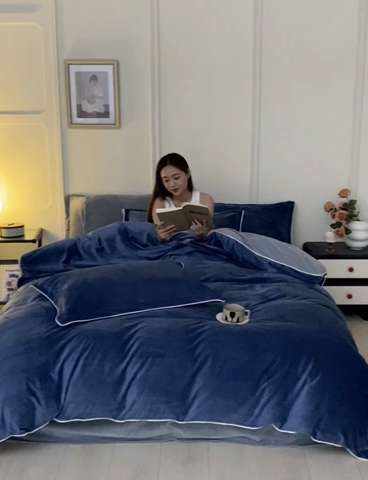 91家纺网 家纺一手货源 找家纺 澳梵家居 澳梵家居 2024新款A类宝宝绒嵌绳款四件套--【雅致系列】 深蓝+灰