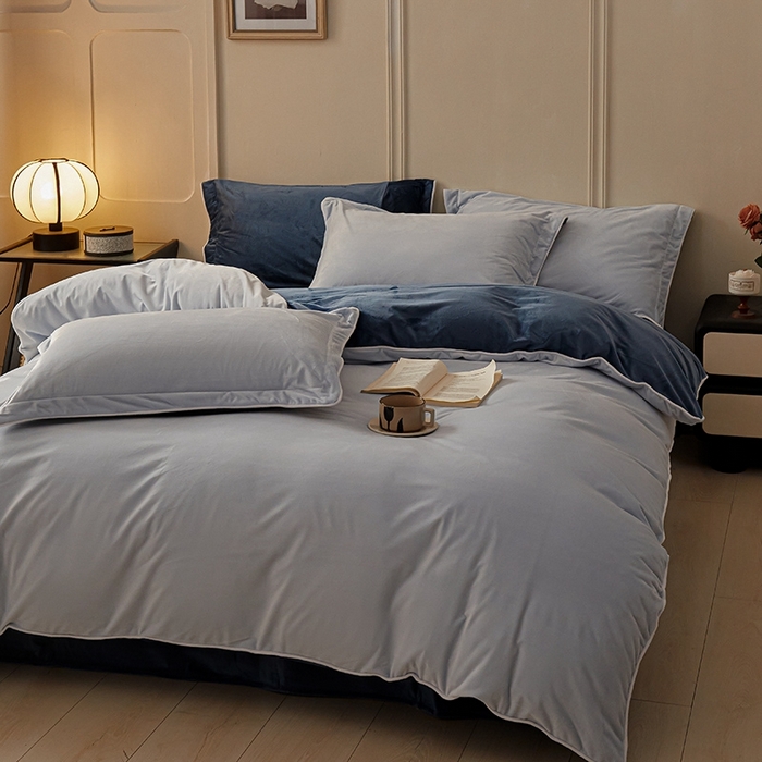 91家纺网 家纺一手货源 找家纺 澳梵家居 澳梵家居 2024新款A类宝宝绒嵌绳款四件套--【雅致系列】 浅灰+深蓝