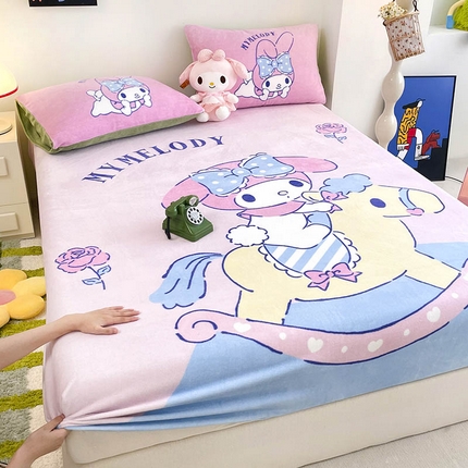 91家纺网 家纺一手货源 找家纺 （总）米帛家纺 2024新款A类三丽鸥卡通床笠单件床罩冬季加厚牛奶绒床垫保护罩全包床单套