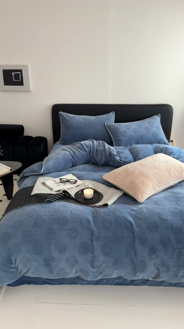 91家纺网 家纺一手货源 找家纺 （总）潘朵拉家纺 2024新款雕花波点系列牛奶绒四件套