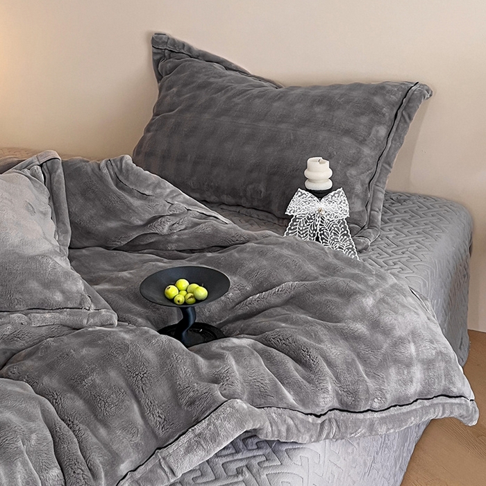 91家纺网 家纺一手货源 找家纺 欧邦 新款A类泡泡绒牛奶绒单被套夹棉床盖单品可组合 泡泡浅灰