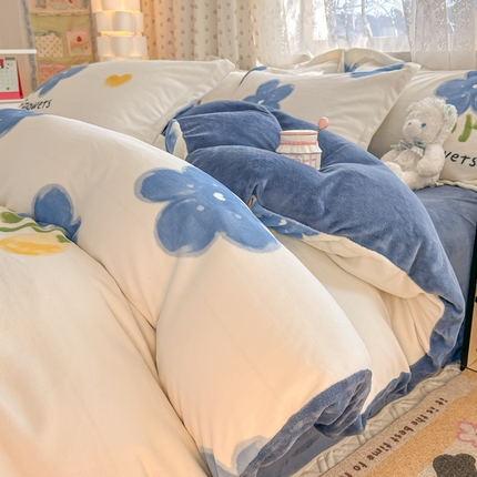 91家纺网 家纺一手货源 找家纺 （总）全季家居 2024新款A类小清新印花牛奶绒高克重加厚保暖被套单件