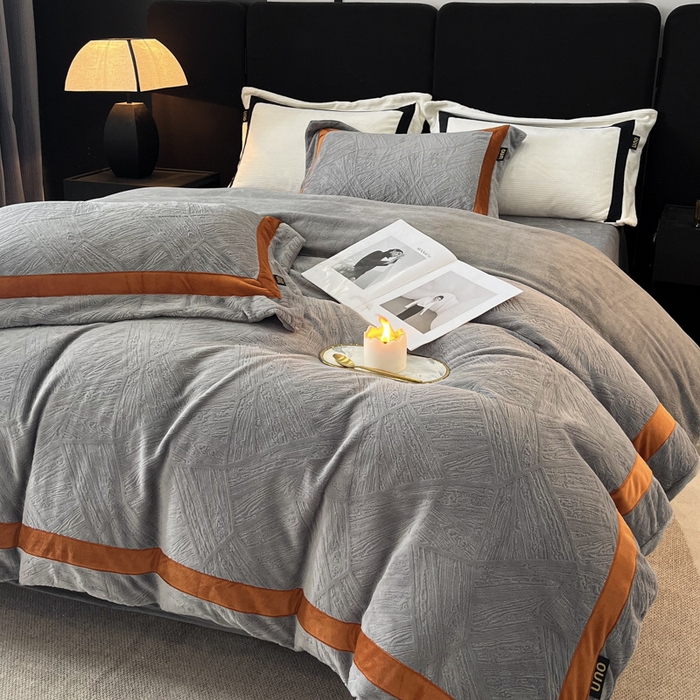 91家纺网 家纺一手货源 找家纺 吾诺家居 2024新款立体彩雕绒牛奶绒四件套-绽放系列 叶纹灰