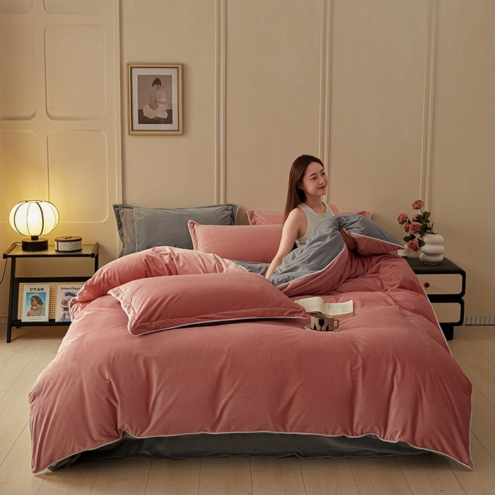 91家纺网 家纺一手货源 找家纺 澳梵家居 澳梵家居 2024新款A类宝宝绒嵌绳款四件套--【雅致系列】 橘粉+灰