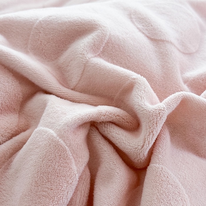 91家纺网 家纺一手货源 找家纺 潘朵拉家纺 2024新款雕花波点系列牛奶绒四件套 波尔卡-胭脂粉