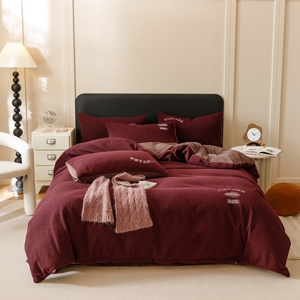 91家纺网 家纺一手货源 找家纺 （总）满座家居 2025新款美式多莉羊绒热氧绒牛奶绒绣花四件套