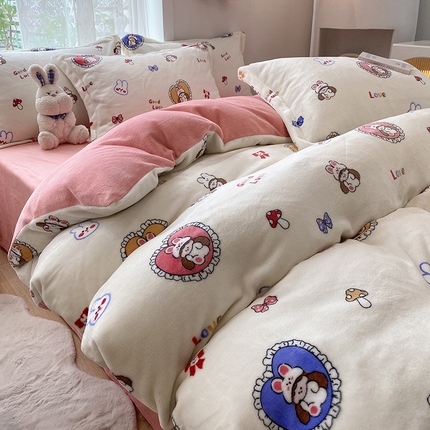 91家纺网 家纺一手货源 找家纺 梦澜蒂 2024新款220克樱花绒牛奶绒被套牛奶绒印花四件套