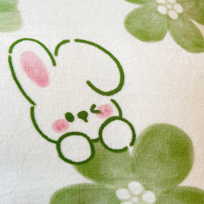 91家纺网 家纺一手货源 找家纺 2024新款A类牛奶绒包边款加厚保暖被套-印花款（机包边款）蓓蕾兔-绿