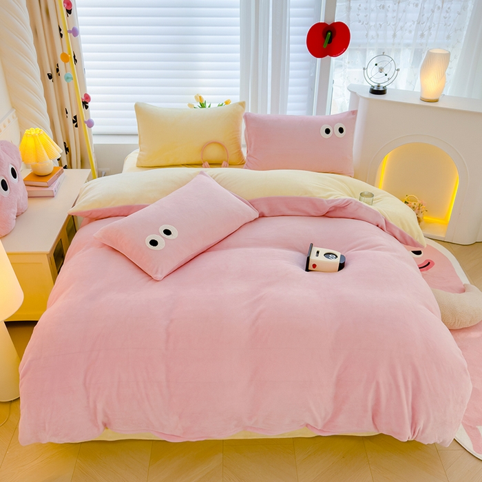 91家纺网 家纺一手货源 找家纺 2024新款牛奶绒毛巾绣四件套-超大大眼睛系列 大眼睛玉黄