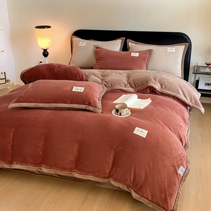 91家纺网 家纺一手货源 找家纺 （总）澳梵家居 2024新款牛奶绒包边嵌绳款双拼四件套