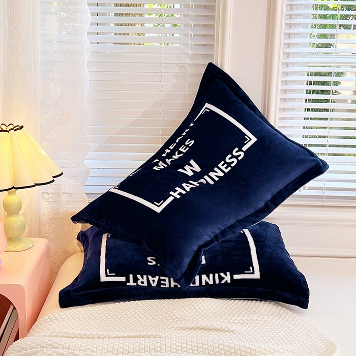 91家纺网 家纺一手货源 找家纺 梦舒羽 2025新款冬季法莱绒枕套牛奶绒枕头套单人宿舍珊瑚绒枕芯套 开心一刻