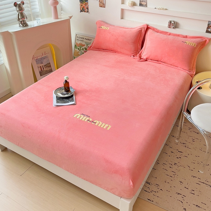 91家纺网 家纺一手货源 找家纺 言熙居 2024新款牛奶绒刺绣纯色360度全包床笠三件套 喵喵-玉