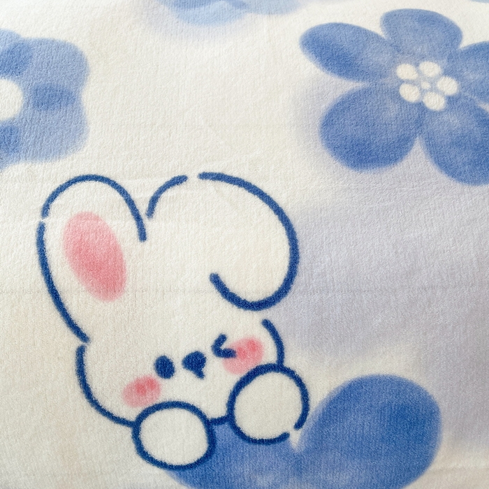 91家纺网 家纺一手货源 找家纺 2024新款A类牛奶绒包边款加厚保暖被套-印花款（机包边款）蓓蕾兔-兰