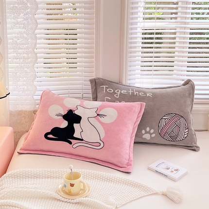 91家纺网 家纺一手货源 找家纺 圣比熊 2025新款冬季法莱绒枕套牛奶绒枕头套单人宿舍珊瑚绒枕芯套 情侣猫