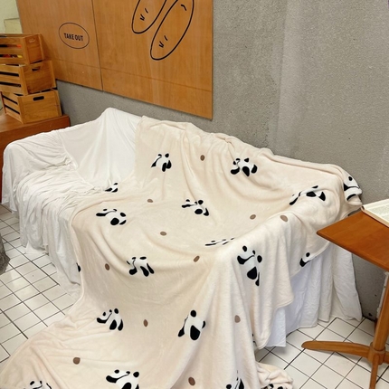 91家纺网 家纺一手货源 找家纺 2024新款亲肤舒适ins少女奶油治愈印花双面牛奶绒毯毛毯毯子 波点熊猫