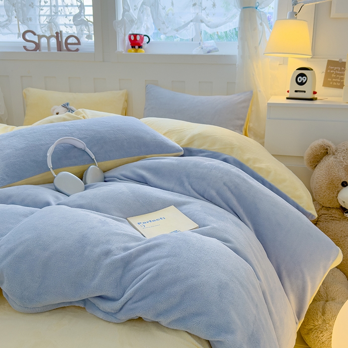 91家纺网 家纺一手货源 找家纺 2024新款高克重亲肤牛奶绒四件套-场景一 蓝奶盖黄