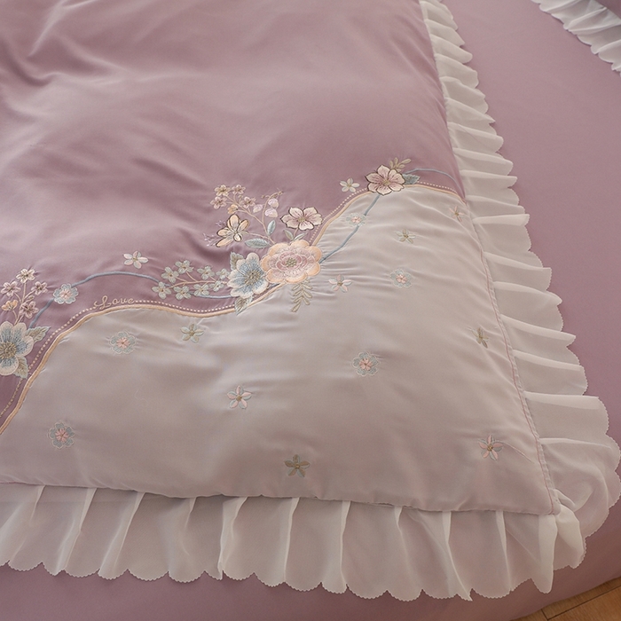 91家纺网 家纺一手货源 找家纺 艾米家居 2025新款秋冬加厚铂金磨毛刺绣花边四件套-花涧 花涧-香芋紫