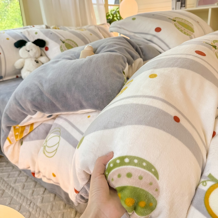 91家纺网 家纺一手货源 找家纺 富之航家纺 2024新款高克重小清新牛奶绒四件套 南瓜派对