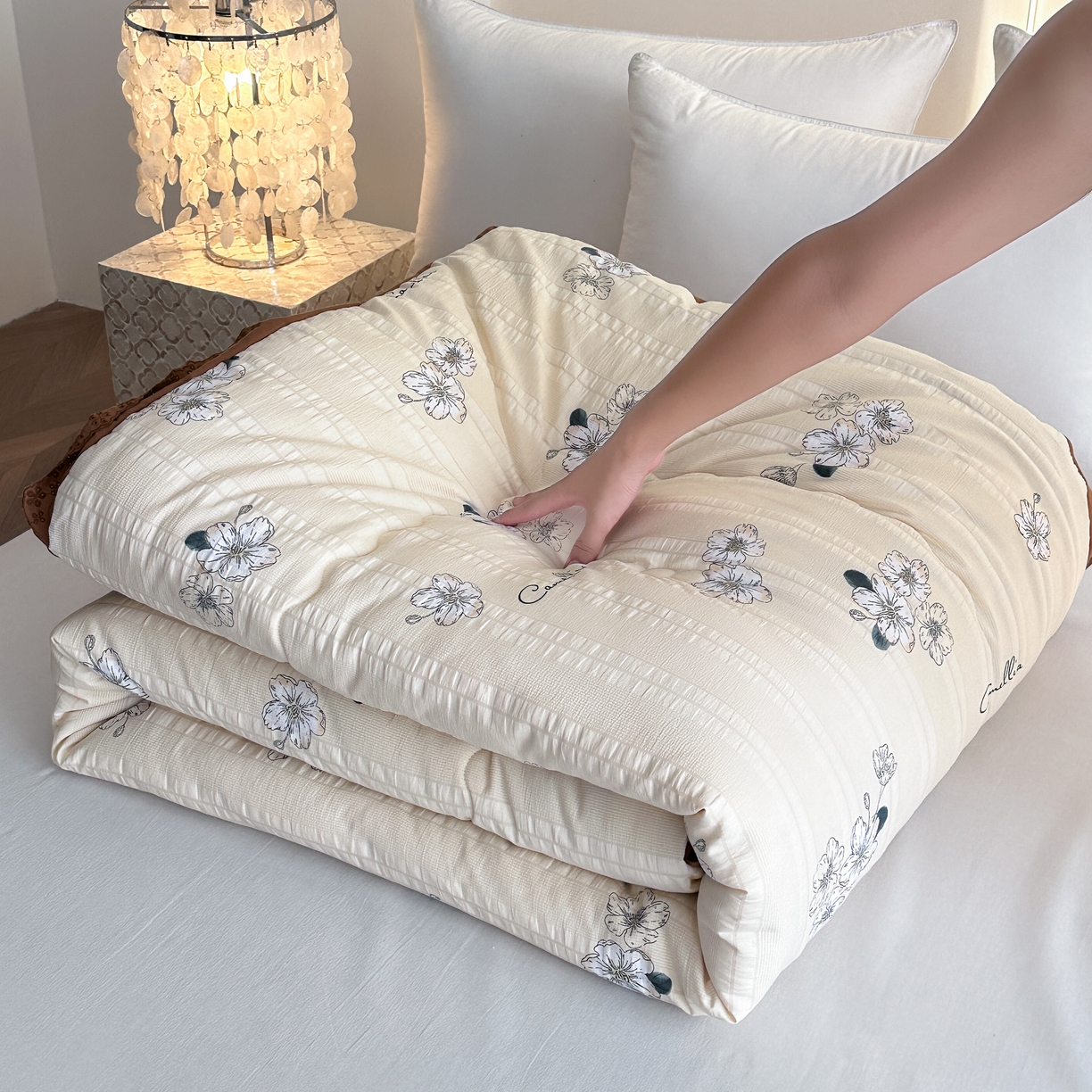 91家纺网 家纺一手货源 找家纺 81号家纺 2024新款云织纱被子被芯冬被春秋被大豆被 秋日私语