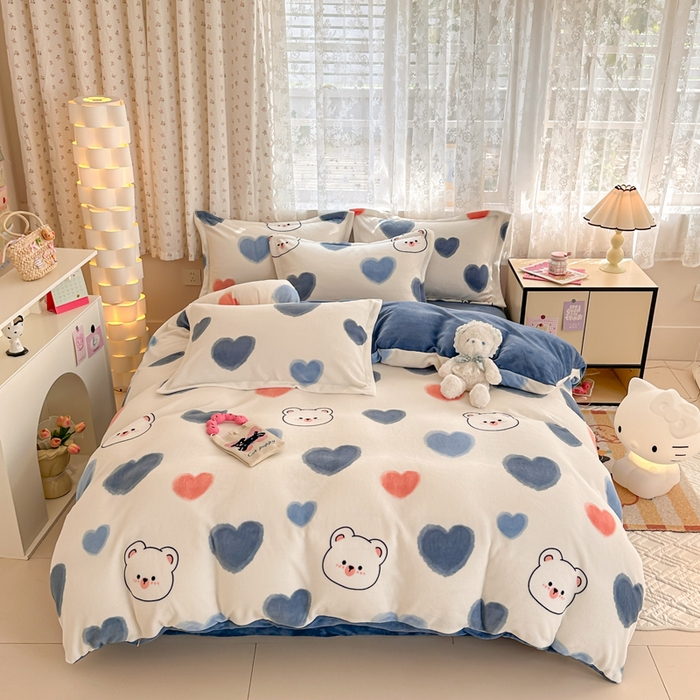 91家纺网 家纺一手货源 找家纺 全季家居 2024新款A类小清新印花牛奶绒高克重加厚保暖被套单件 爱心熊