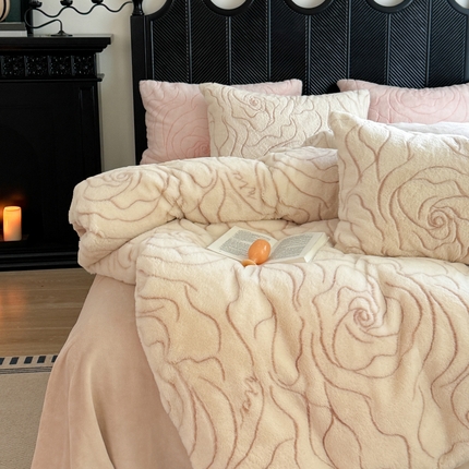 91家纺网 家纺一手货源 找家纺 （总）六巷胡同 2024新款冬季加厚保暖兔兔绒极简诧寂风高级感兔毛着色提花四件套