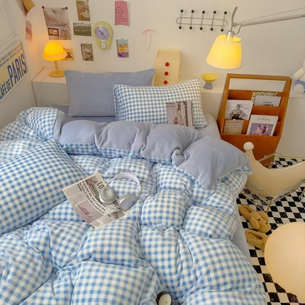 91家纺网 家纺一手货源 找家纺 2024新款高克重亲肤牛奶绒四件套-场景二 蓝格子