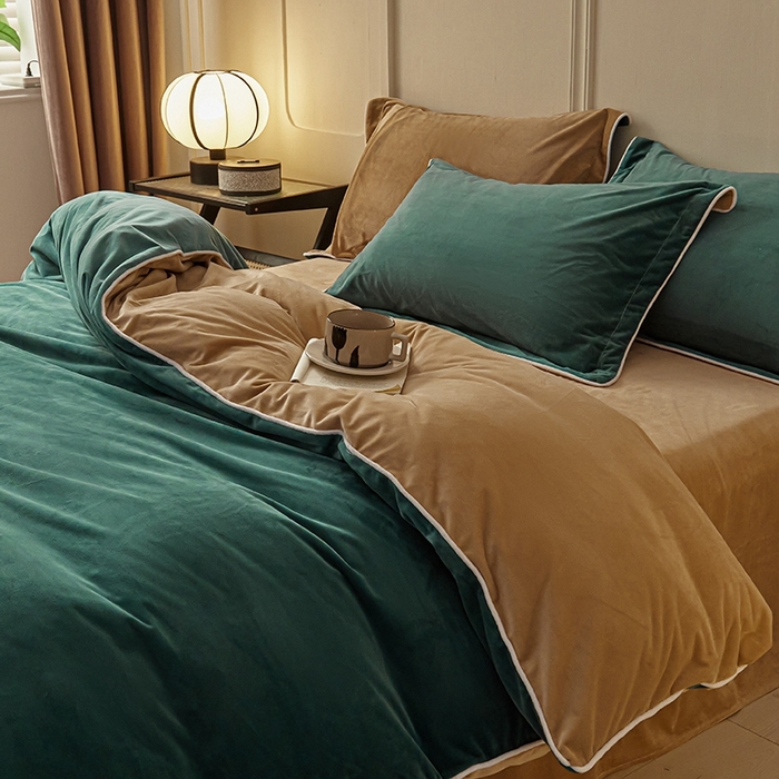 91家纺网 家纺一手货源 找家纺 澳梵家居 澳梵家居 2024新款A类宝宝绒嵌绳款四件套--【雅致系列】 祖母绿+卡其